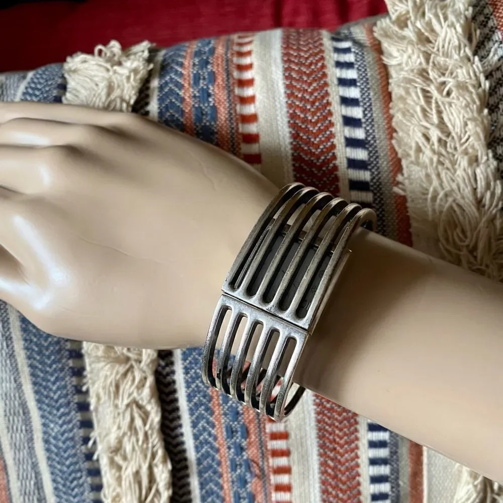 𝅺OUI Bee Art cuff bracelet watch